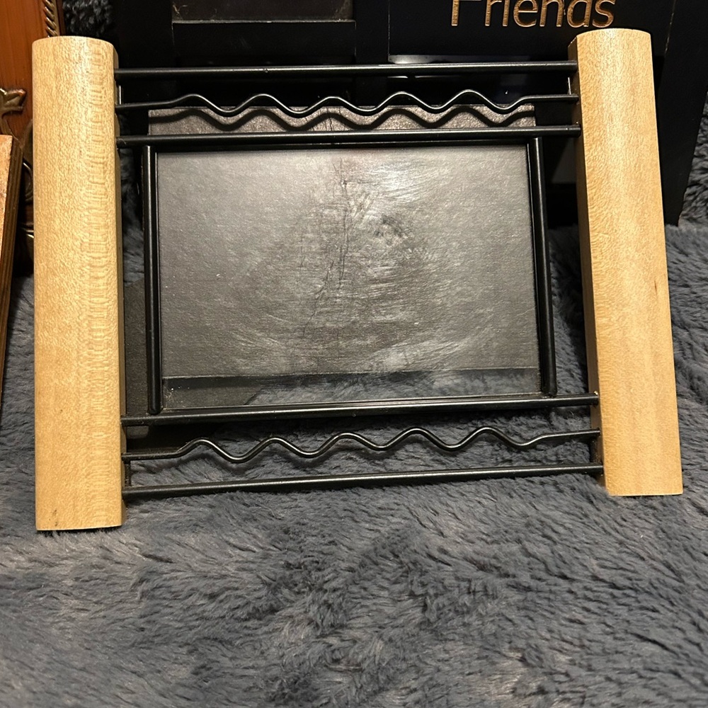 Vintage Geometric 4x6 Picture Frame Featuring Black Metal And Light Wood Accents